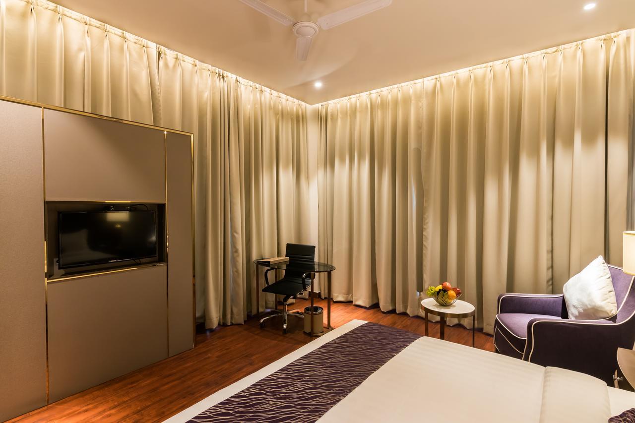 Amara Gateway Hotel Moradabad Exteriör bild