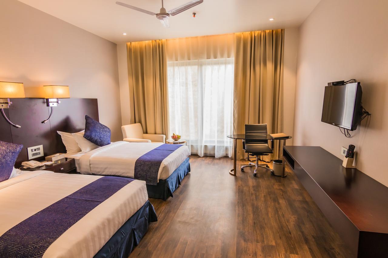 Amara Gateway Hotel Moradabad Exteriör bild
