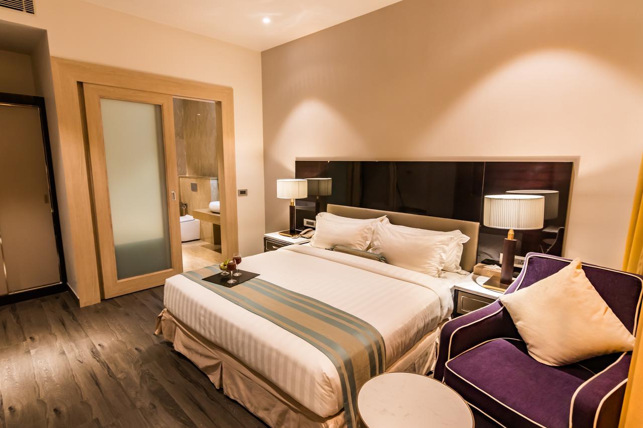 Amara Gateway Hotel Moradabad Exteriör bild