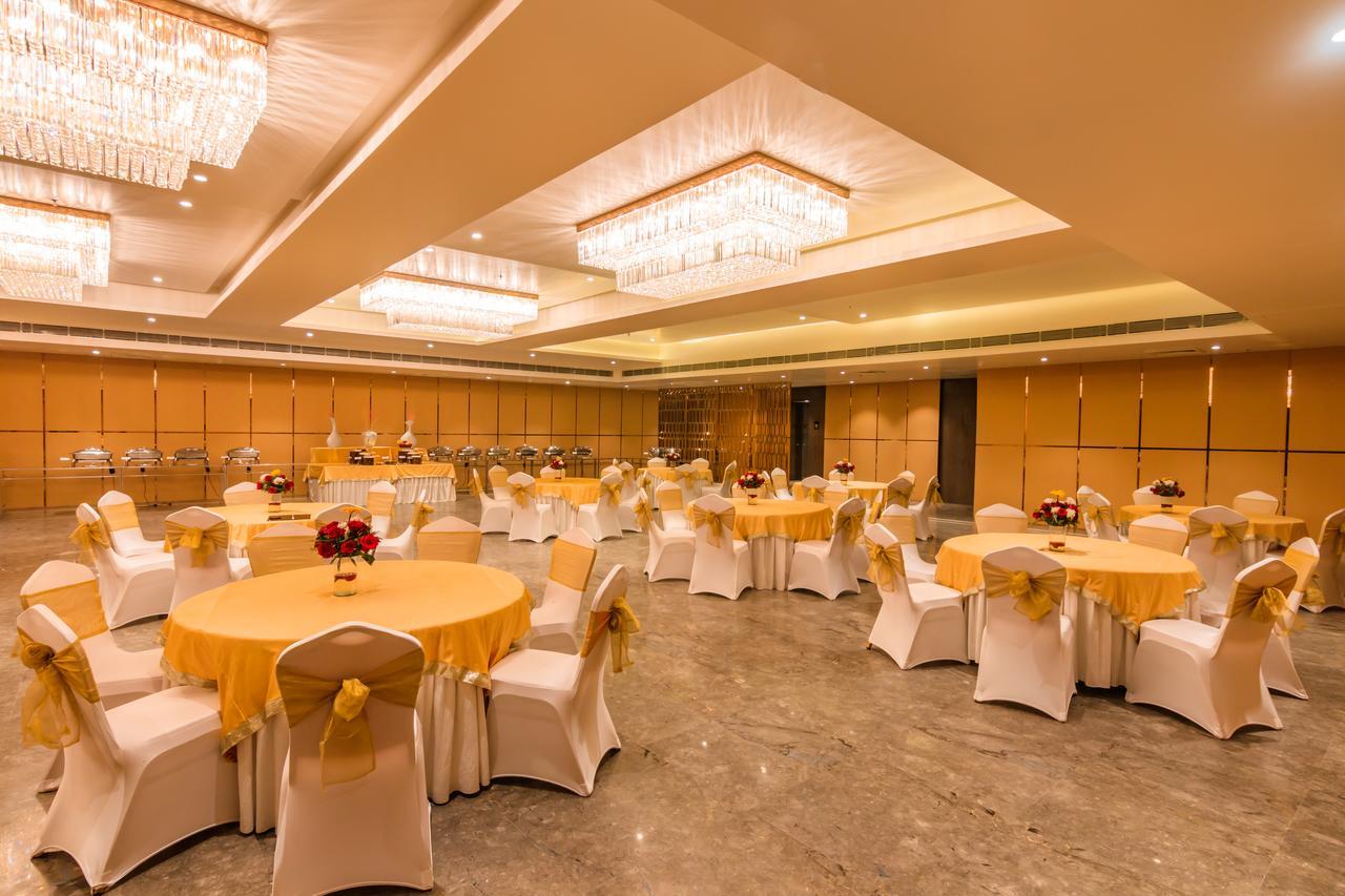 Amara Gateway Hotel Moradabad Exteriör bild