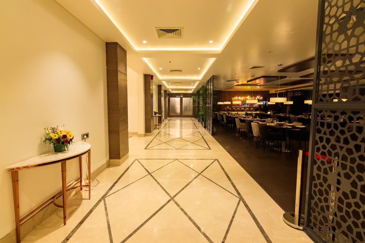 Amara Gateway Hotel Moradabad Exteriör bild