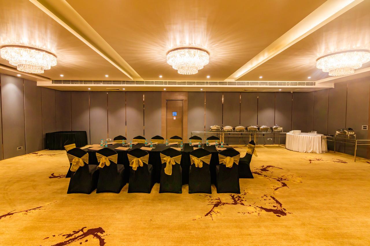 Amara Gateway Hotel Moradabad Exteriör bild